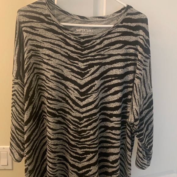 Torrid size 3 zebra print super soft plush top - Picture 1 of 3